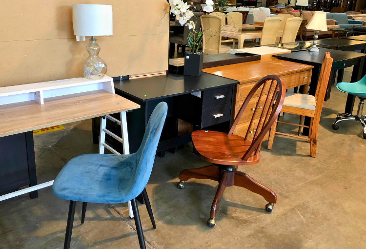Desks & Office Chairs 