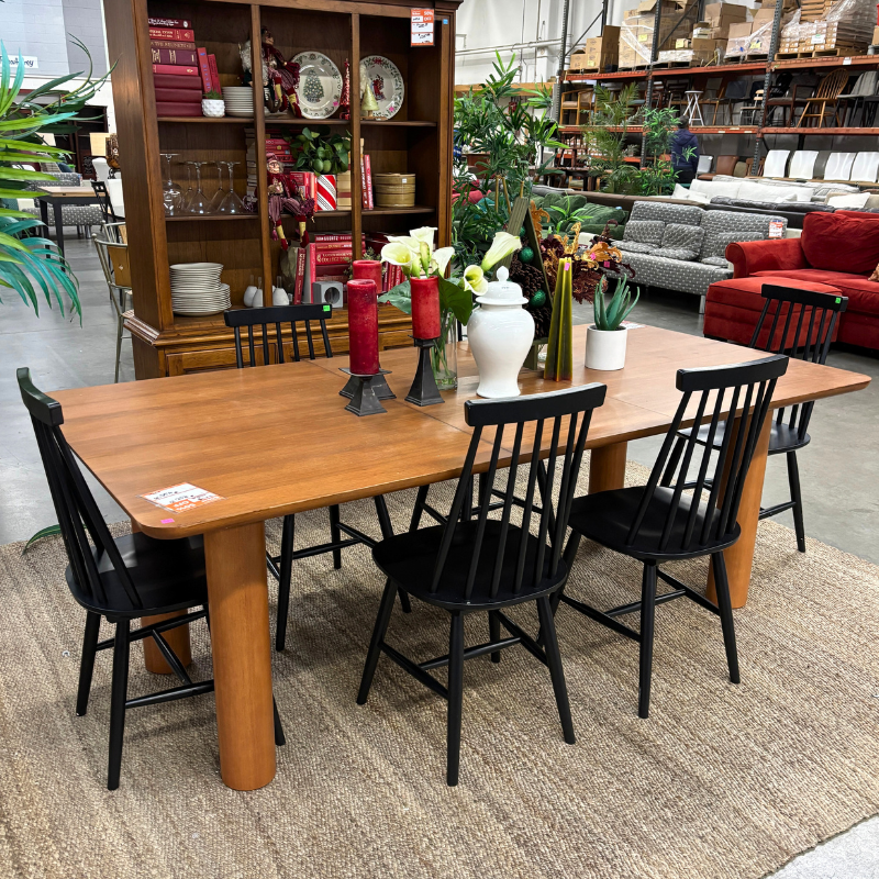 Extendable Dining Table & Chairs