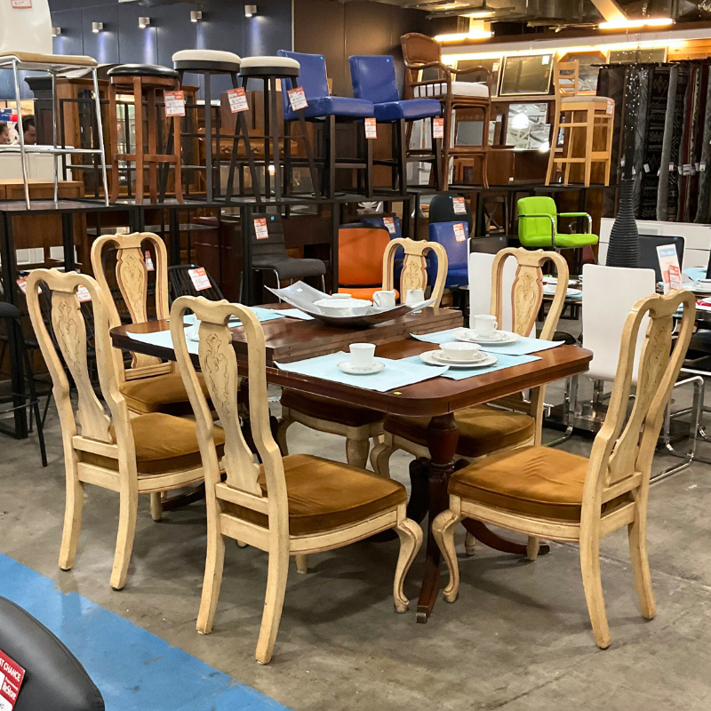Extendable Dining Table & Chairs